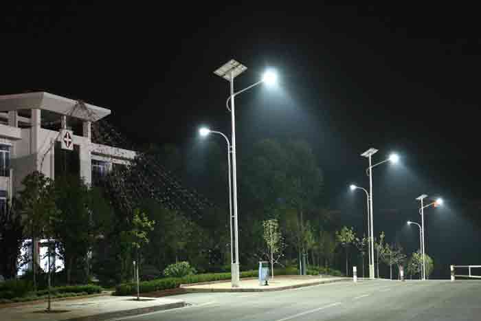 LeafageEnergy.com: Solar Street Light